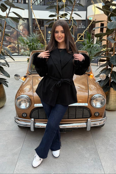 Kurzer Mantel mit Kunstfellbesatz