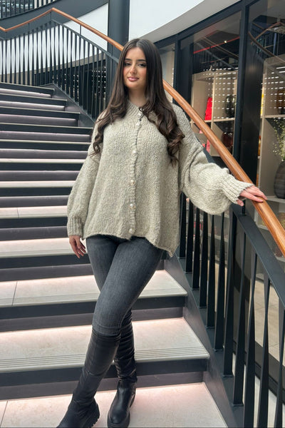 Kurze Oversize Strickjacke mit Knöpfen – Chunky Knit