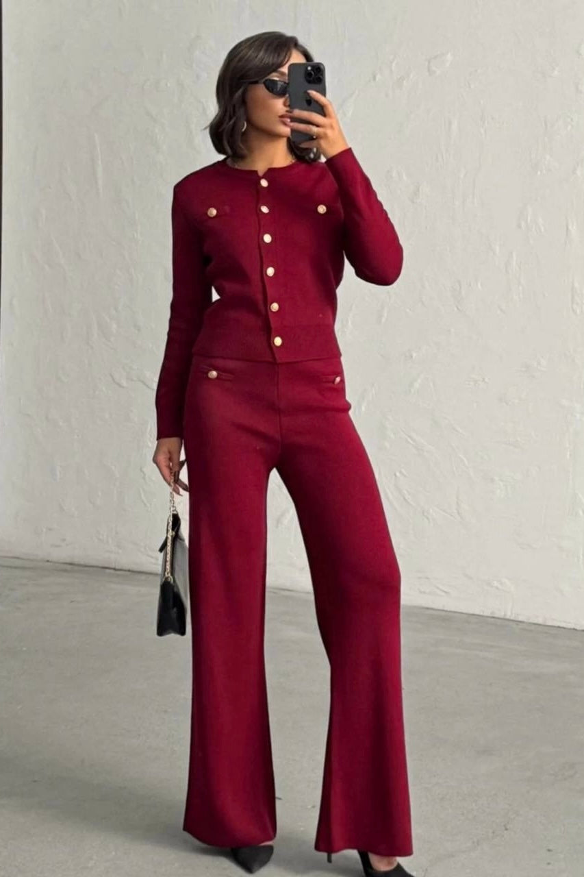 Strick-Set mit Goldknöpfen - Cardigan & Flared Hose