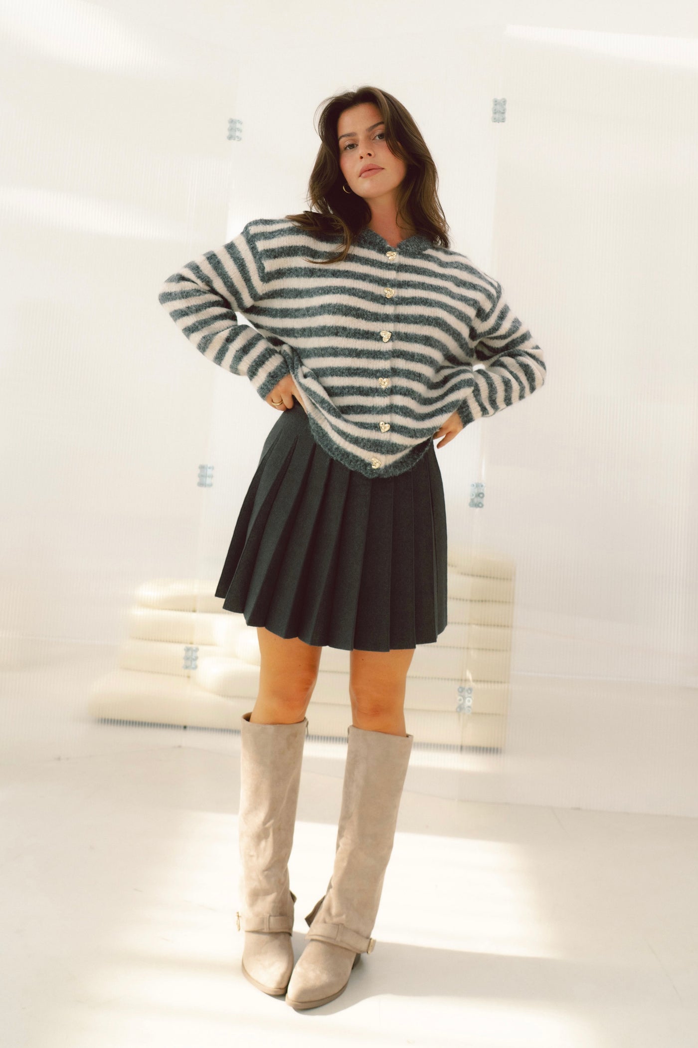 Gestreifte Strickjacke mit Herz-Details