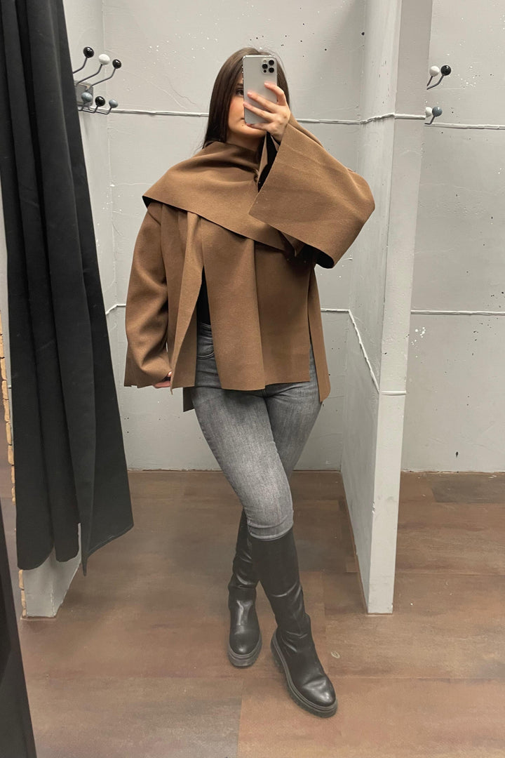 Cape Jacke mit Schal