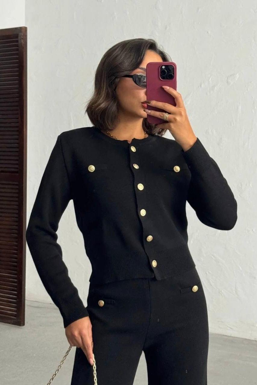 Strick-Set mit Goldknöpfen - Cardigan &amp; Flared Hose