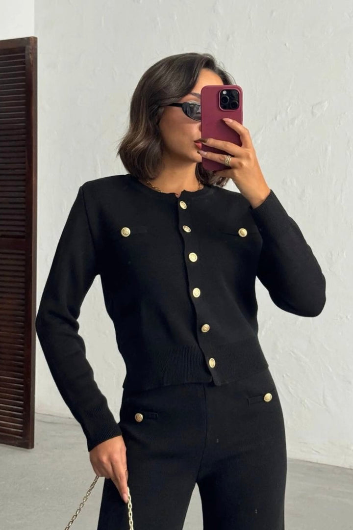 Strick-Set mit Goldknöpfen - Cardigan &amp; Flared Hose