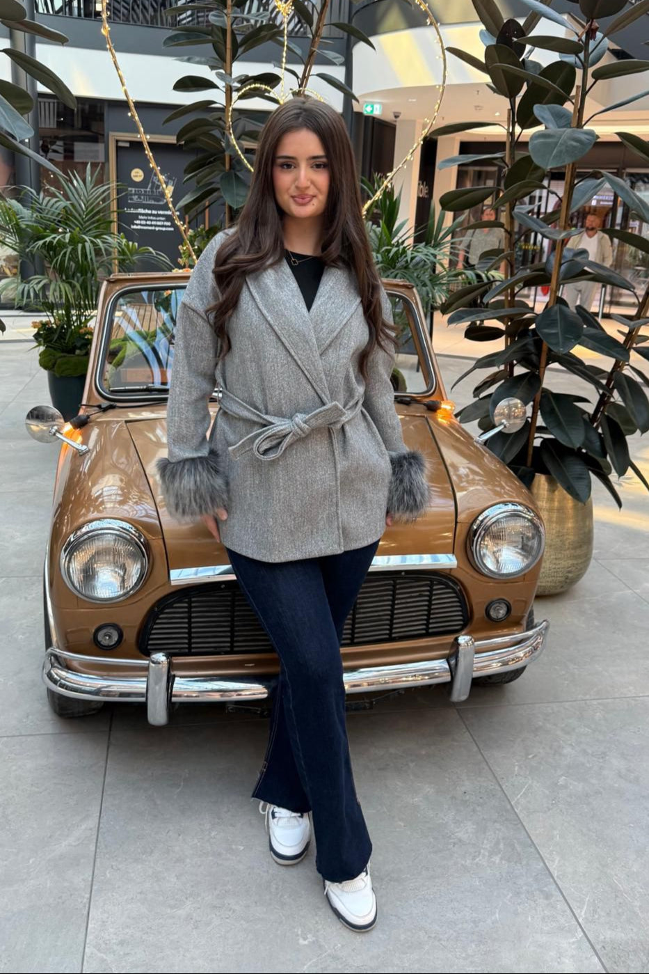 Kurzer Mantel mit Kunstfellbesatz