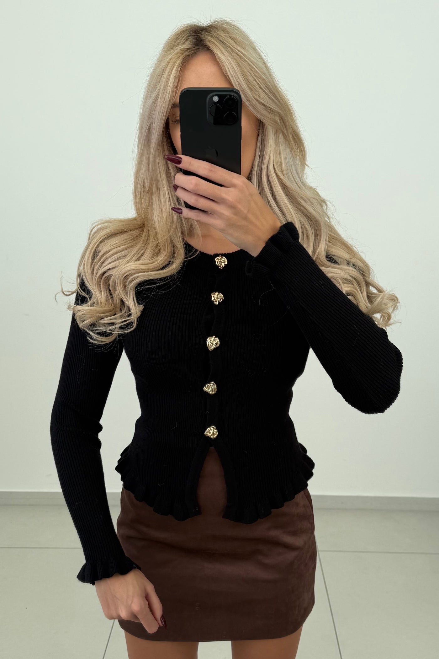 Strickjacke mit goldenen Knöpfen - Rippstrick