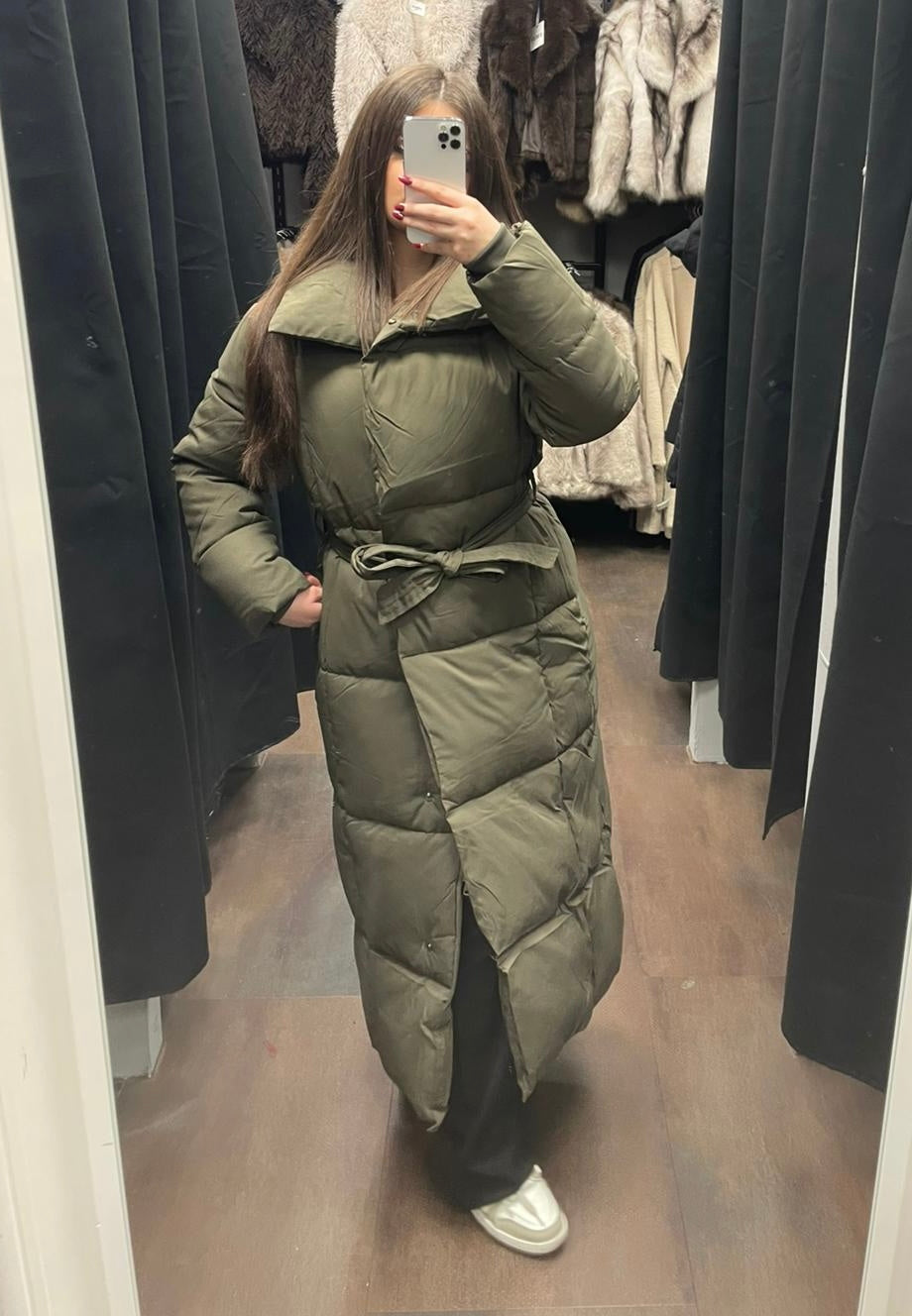 Langer gesteppter Mantel zum binden