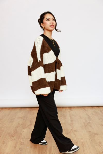 Oversize Strick-Cardigan mit Blockstreifen – Braun & Beige