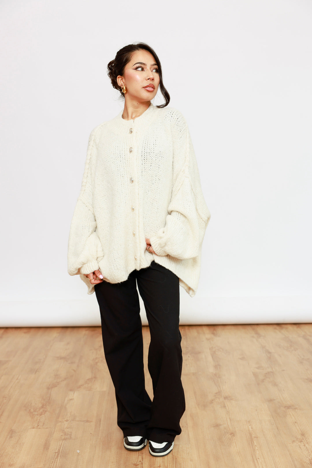 Lange Oversize Strickjacke mit Knöpfen – Chunky Knit