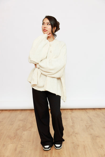 Lange Oversize Strickjacke mit Knöpfen – Chunky Knit