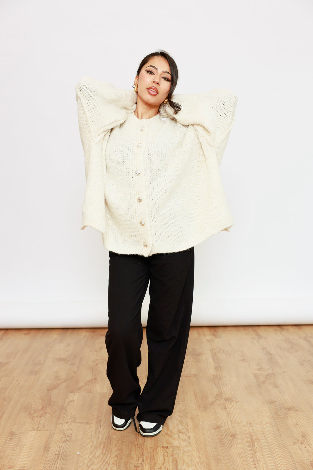 Lange Oversize Strickjacke mit Knöpfen – Chunky Knit