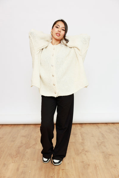 Lange Oversize Strickjacke mit Knöpfen – Chunky Knit