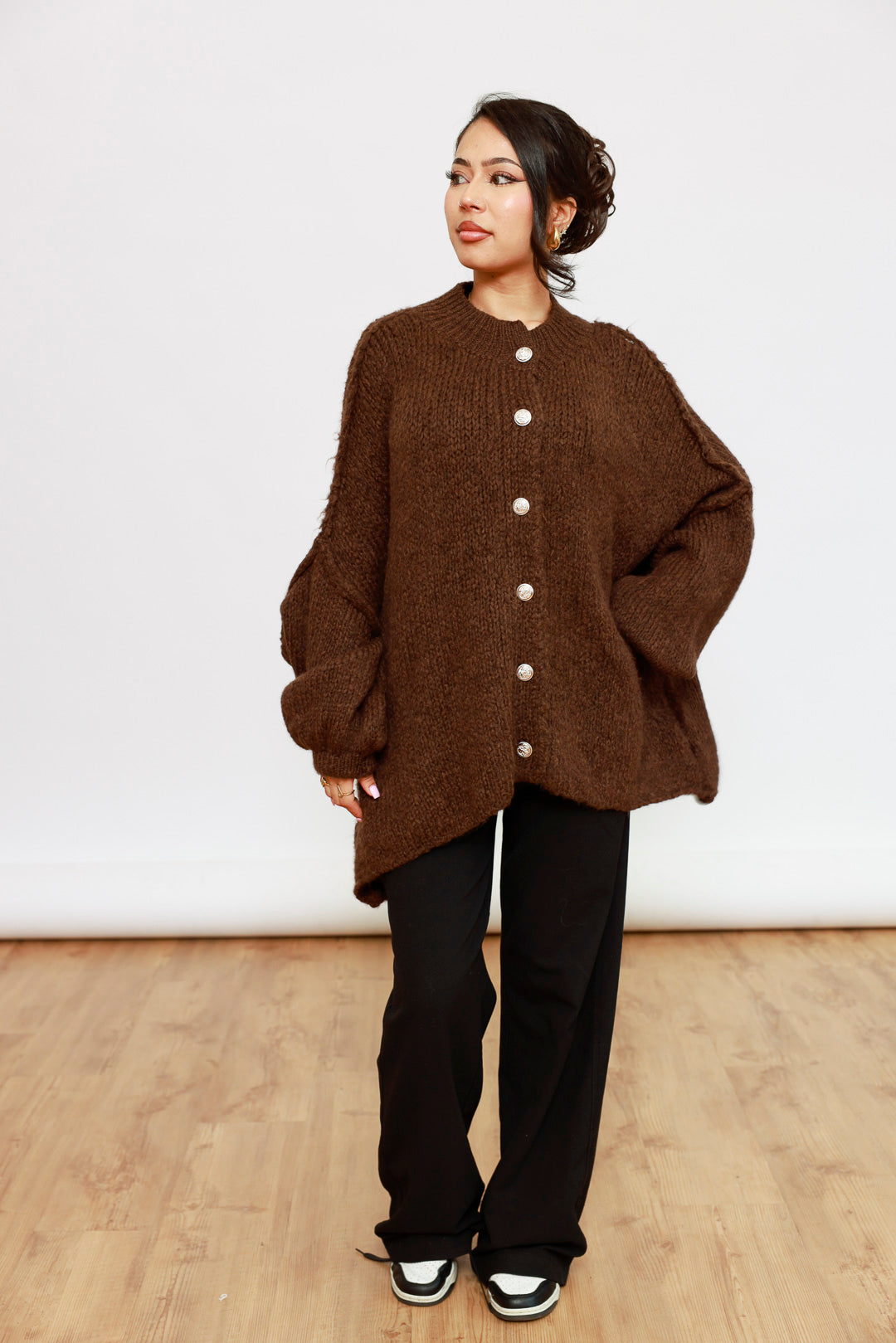 Lange Oversize Strickjacke mit Knöpfen – Chunky Knit