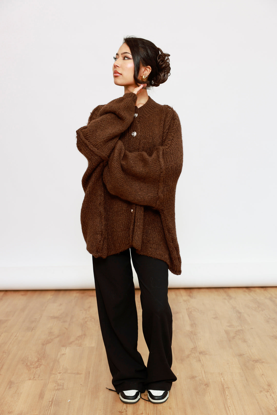 Lange Oversize Strickjacke mit Knöpfen – Chunky Knit