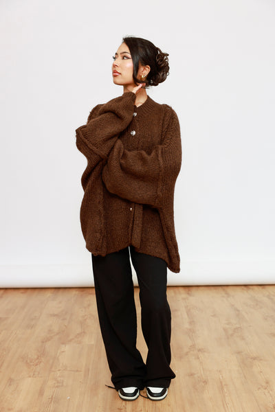 Lange Oversize Strickjacke mit Knöpfen – Chunky Knit