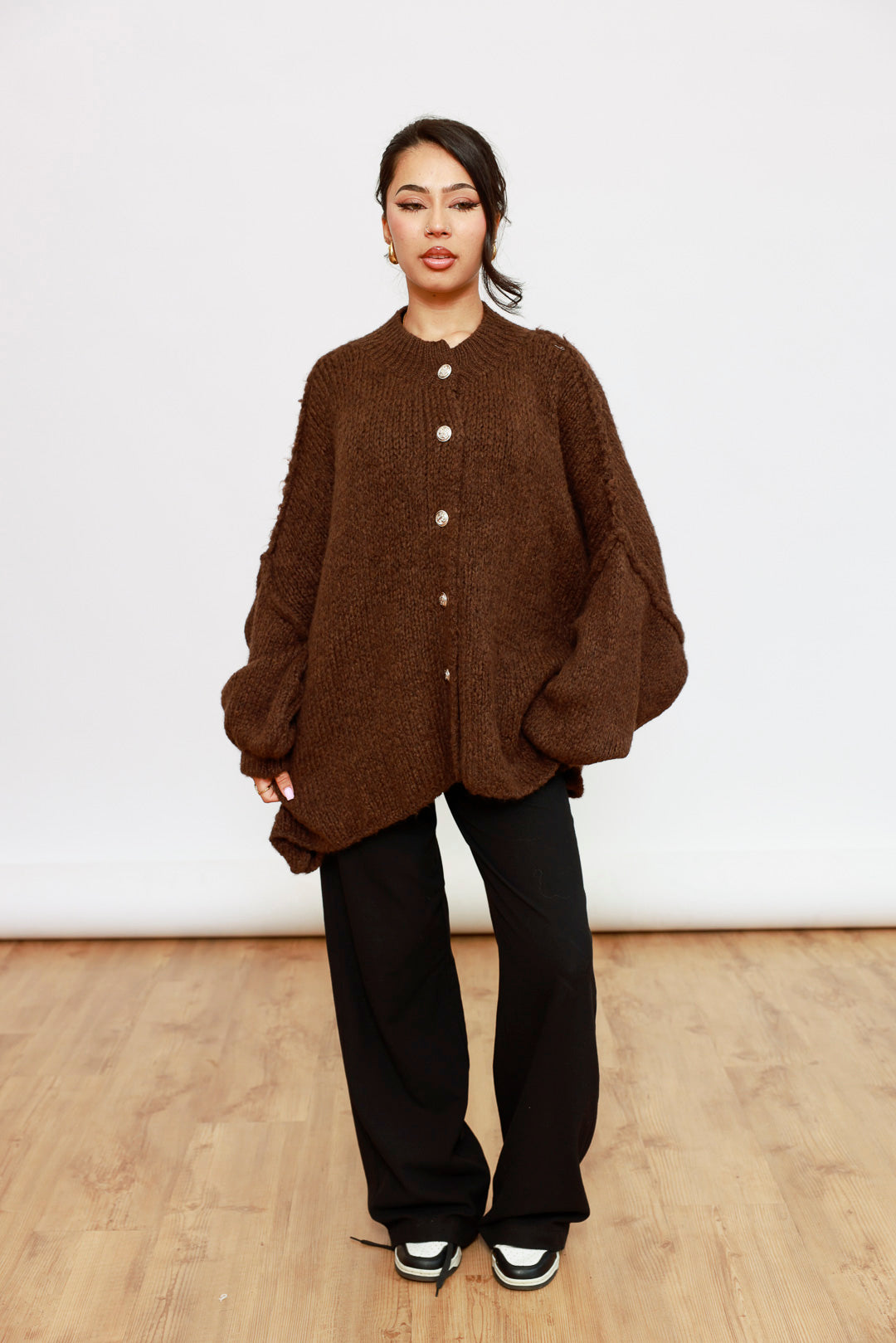 Lange Oversize Strickjacke mit Knöpfen – Chunky Knit