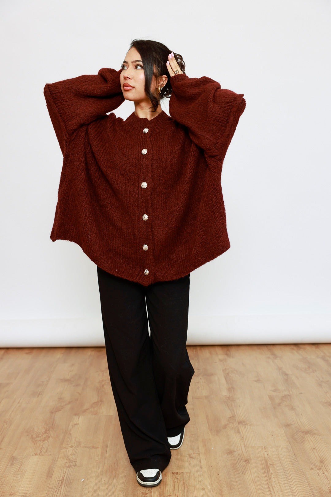 Lange Oversize Strickjacke mit Knöpfen – Chunky Knit