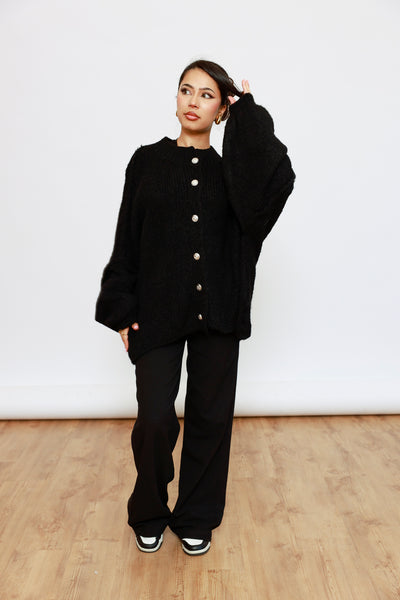 Lange Oversize Strickjacke mit Knöpfen – Chunky Knit