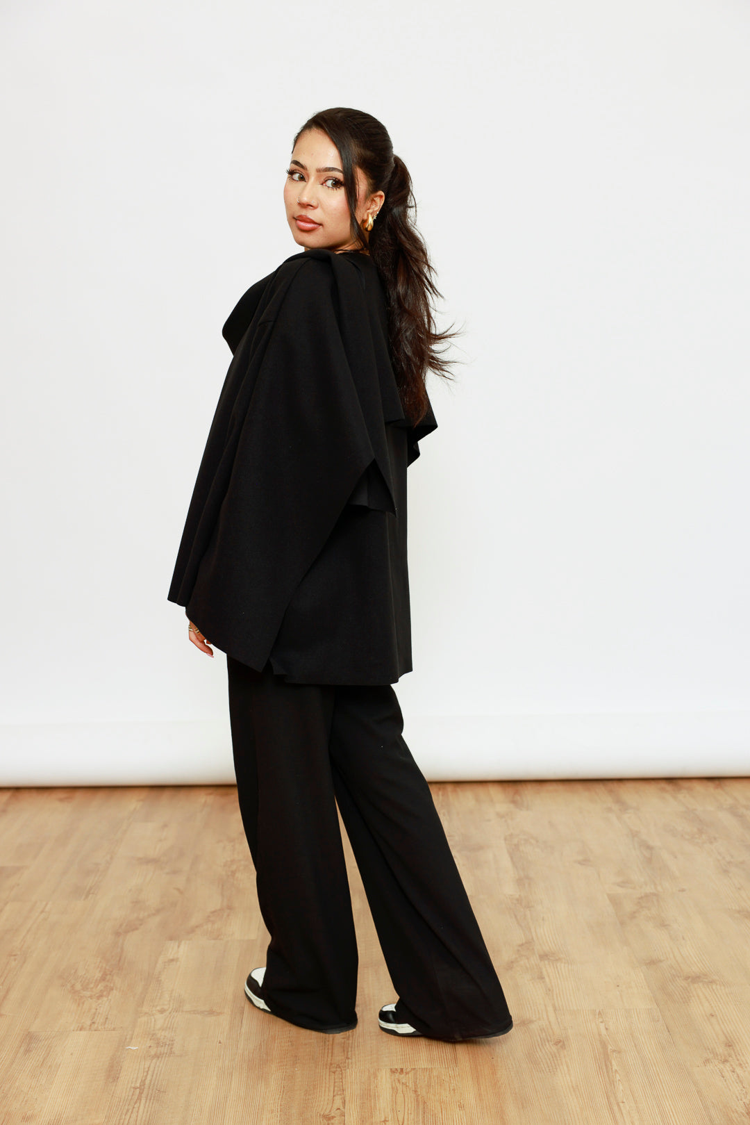 Cape Jacke mit Schal