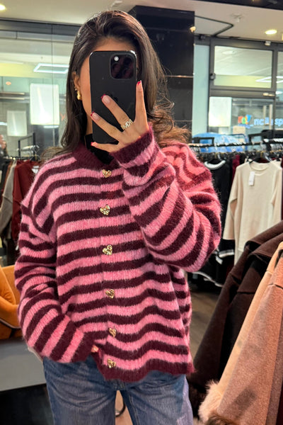 Gestreifte Strickjacke mit Herz-Details