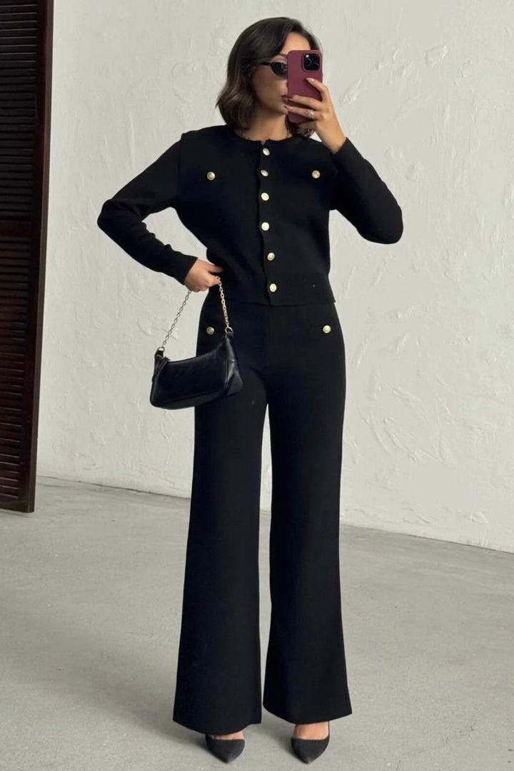 Strick-Set mit Goldknöpfen - Cardigan &amp; Flared Hose