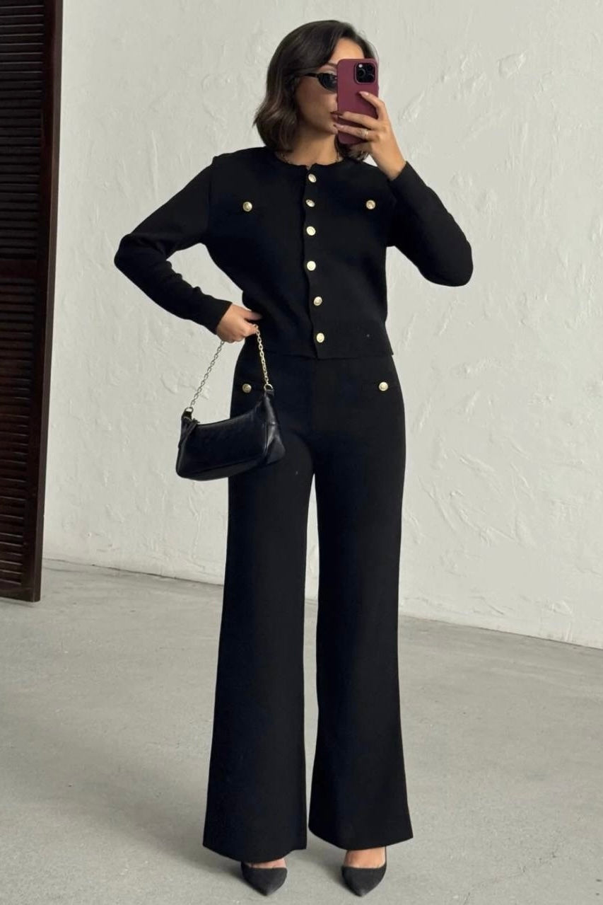 Strick-Set mit Goldknöpfen - Cardigan & Flared Hose