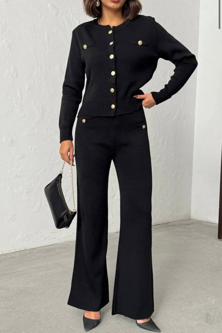 Strick-Set mit Goldknöpfen - Cardigan &amp; Flared Hose