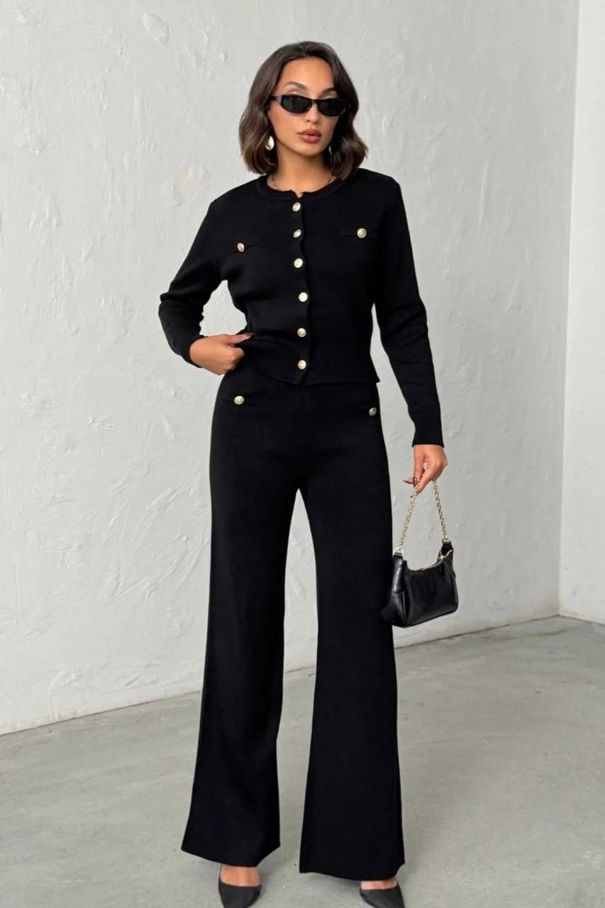 Strick-Set mit Goldknöpfen - Cardigan &amp; Flared Hose