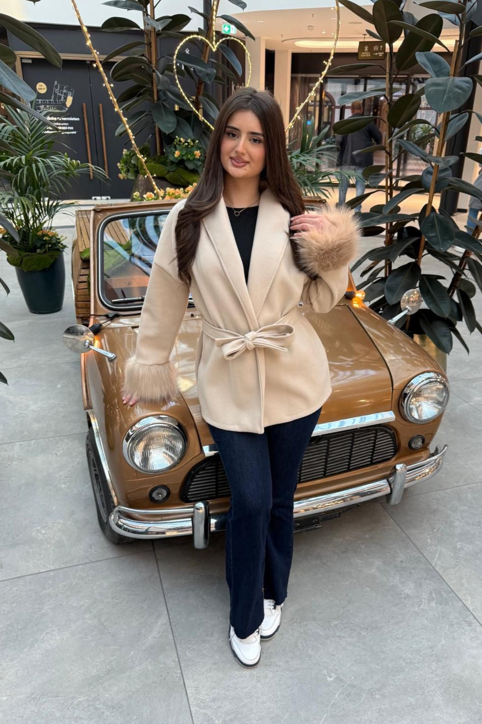 Kurzer Mantel mit Kunstfellbesatz