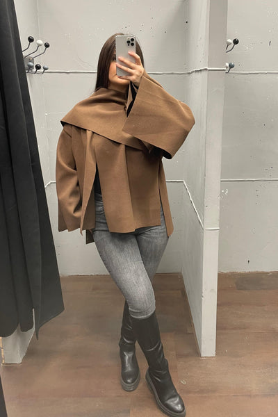 Cape Jacke mit Schal