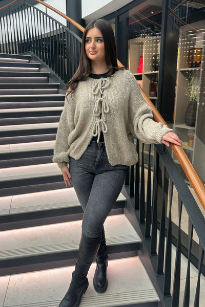 Strickjacke mit Schnürung - Chunky Knit Cardigan