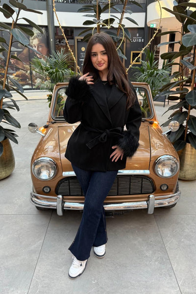 Kurzer Mantel mit Kunstfellbesatz