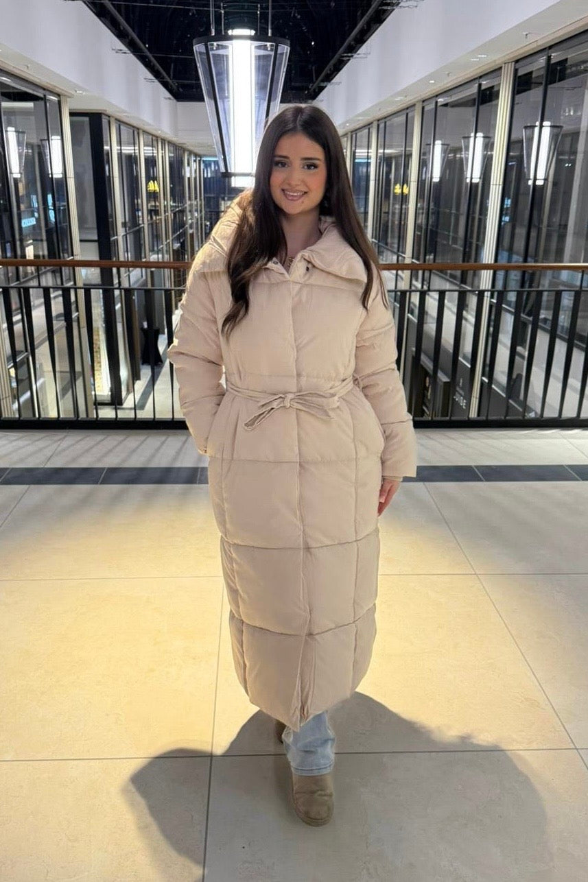 Langer gesteppter Mantel zum binden