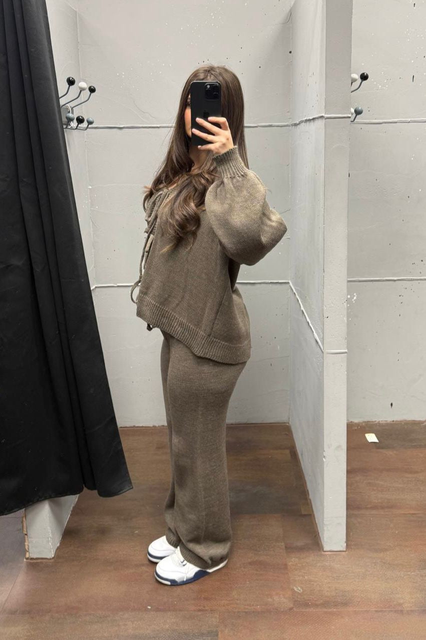 Strickset mit Schnürung - Pullover &amp; Hose Set