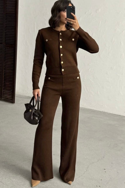Strick-Set mit Goldknöpfen - Cardigan & Flared Hose