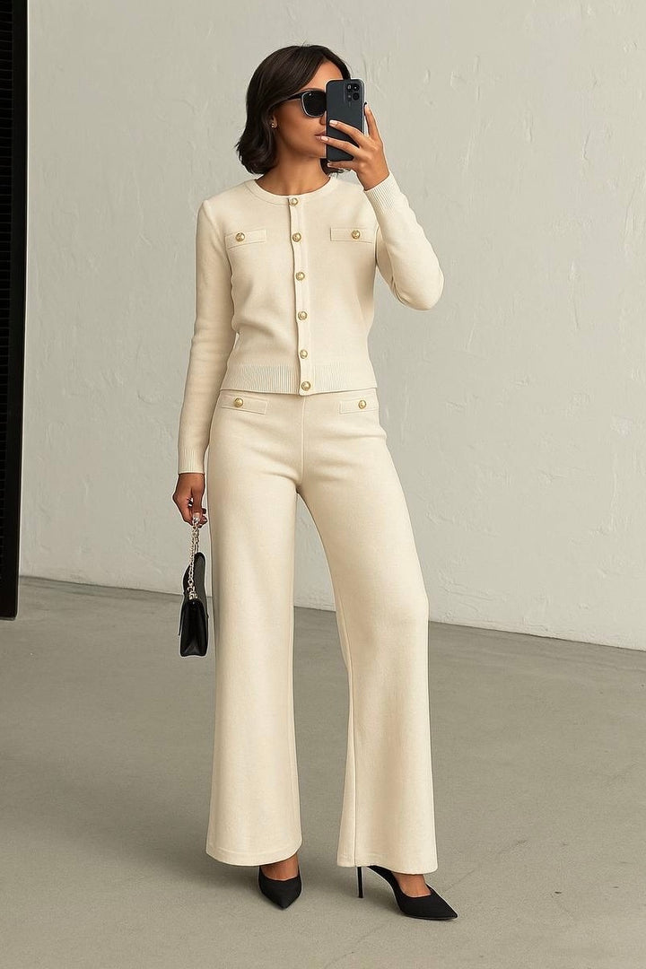 Strick-Set mit Goldknöpfen - Cardigan &amp; Flared Hose