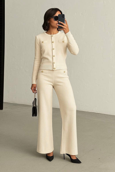 Strick-Set mit Goldknöpfen - Cardigan & Flared Hose