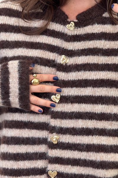 Gestreifte Strickjacke mit Herz-Details