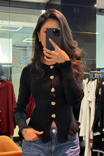 Strickjacke mit goldenen Knöpfen - Rippstrick