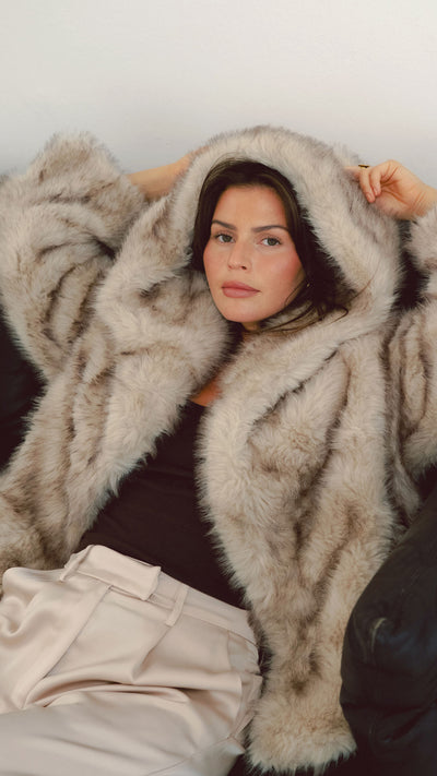 Faux Fell Jacke mit Kaputze