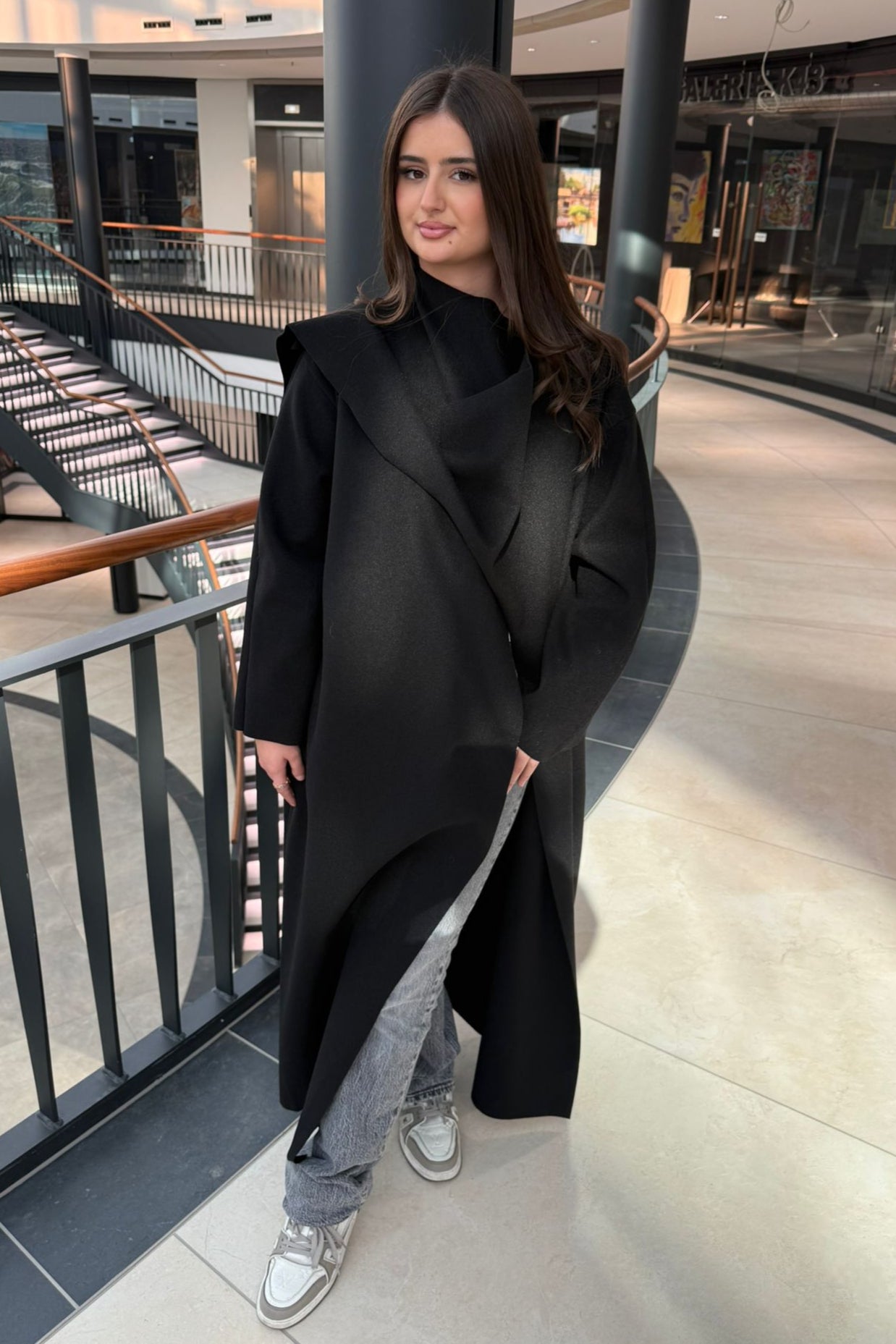 Langer Cape mit Schal