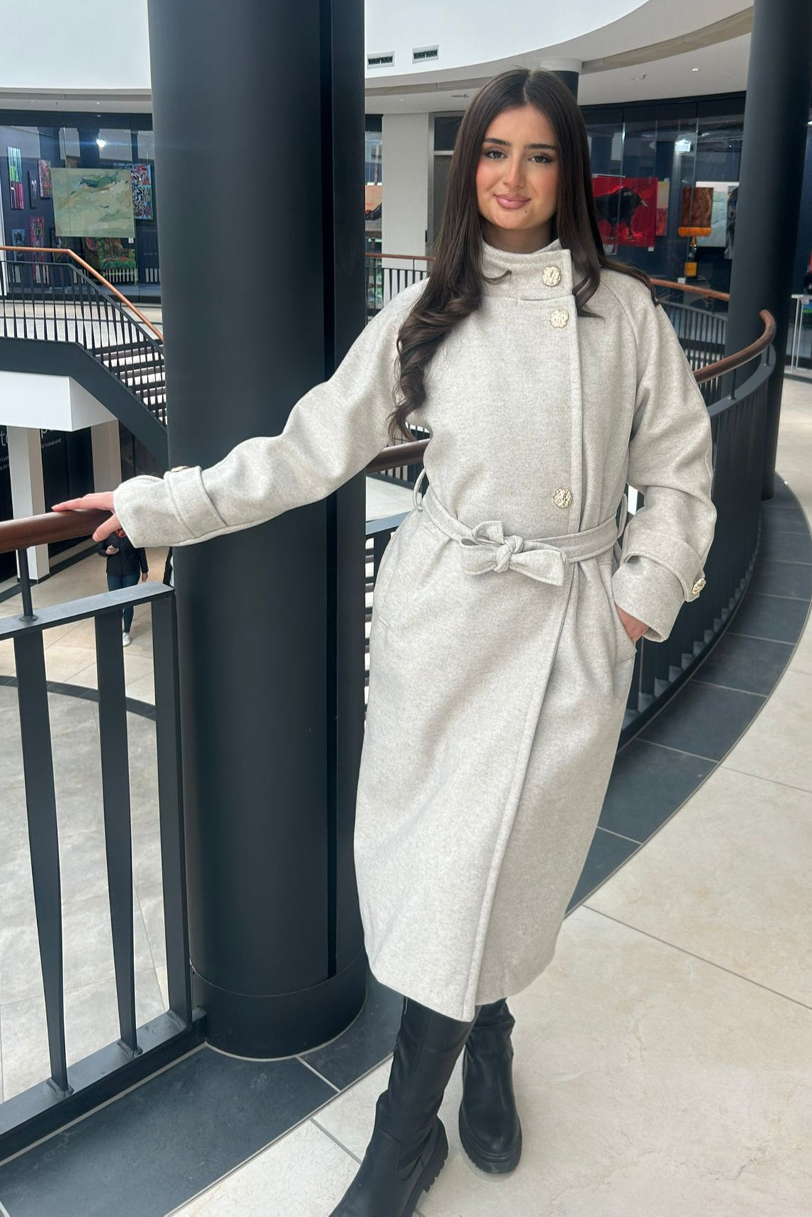 Mantel mit Gürtel und vergoldeten Knöpfe