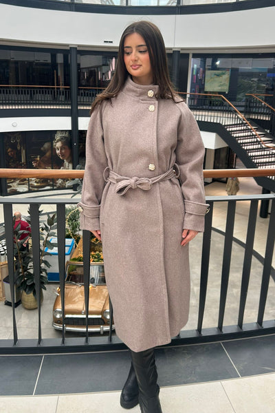 Mantel mit Gürtel und vergoldeten Knöpfe