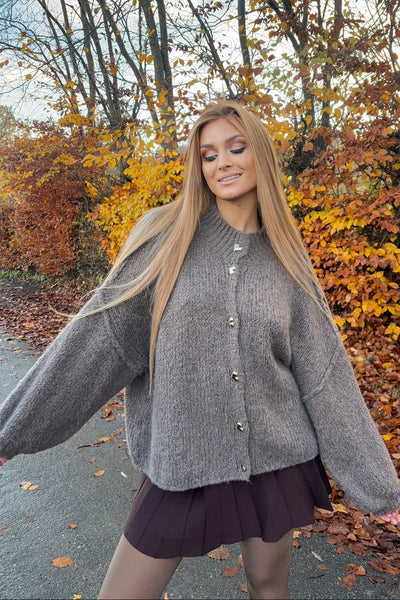 Strickjacke mit Herz-Knöpfen