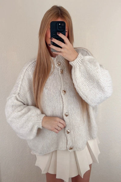 Strickjacke mit Herz-Knöpfen