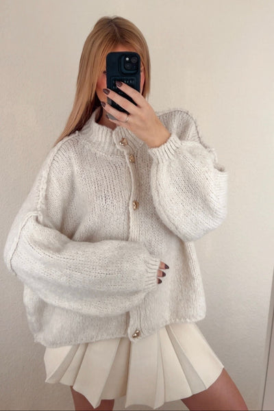 Strickjacke mit Herz-Knöpfen