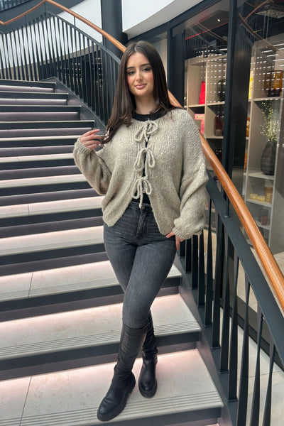 Strickjacke mit Schnürung - Chunky Knit Cardigan