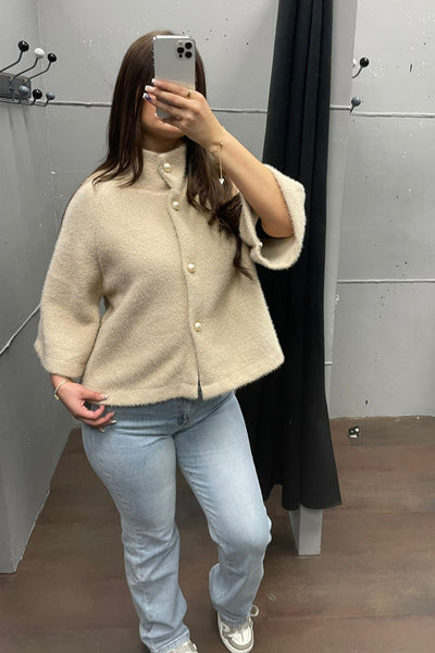 Elegante Strickjacke mit Knöpfen