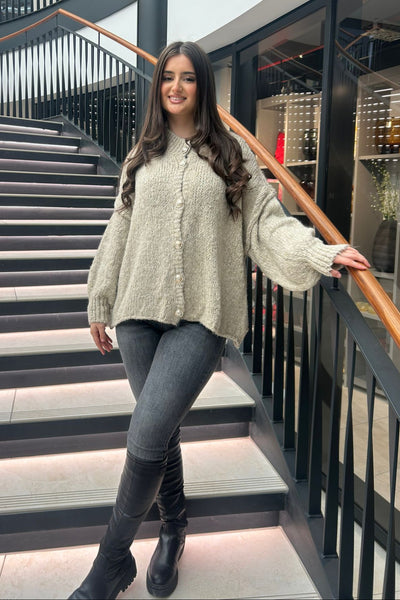 Kurze Oversize Strickjacke mit Knöpfen – Chunky Knit