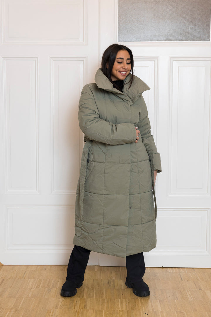 Langer gesteppter Mantel zum binden - mystylemode.de